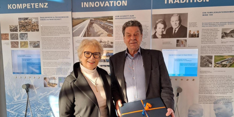 Dr. Dietmar Kargoll feiert 30 Jähriges Jubiläum bei Schuler Rohstoff GmbH, das Entsorgungsunternehmen im Kreis Rottweil